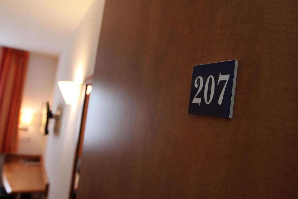 Brit Hotel Confort Villeneuve Sur Lot Bias Szoba fotó